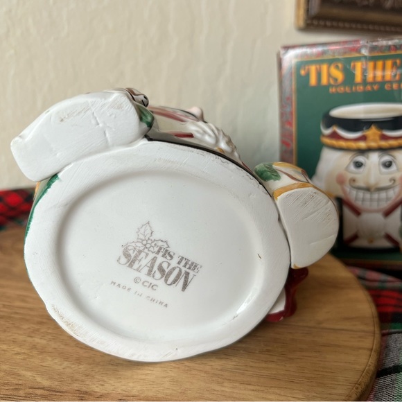 Vintage Christmas Nutcracker mug - Picture 2 of 4